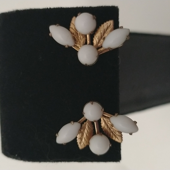 Vintage Triad Milk Glass Screw Back Earrings - Picture 1 of 2